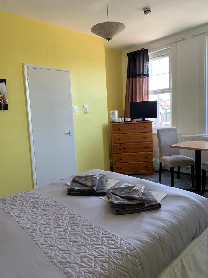 Park Inn Hotel Folkestone Esterno foto